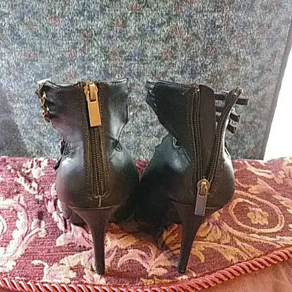 Anne Michelle Black strap Shoes - Picture 3 of 6